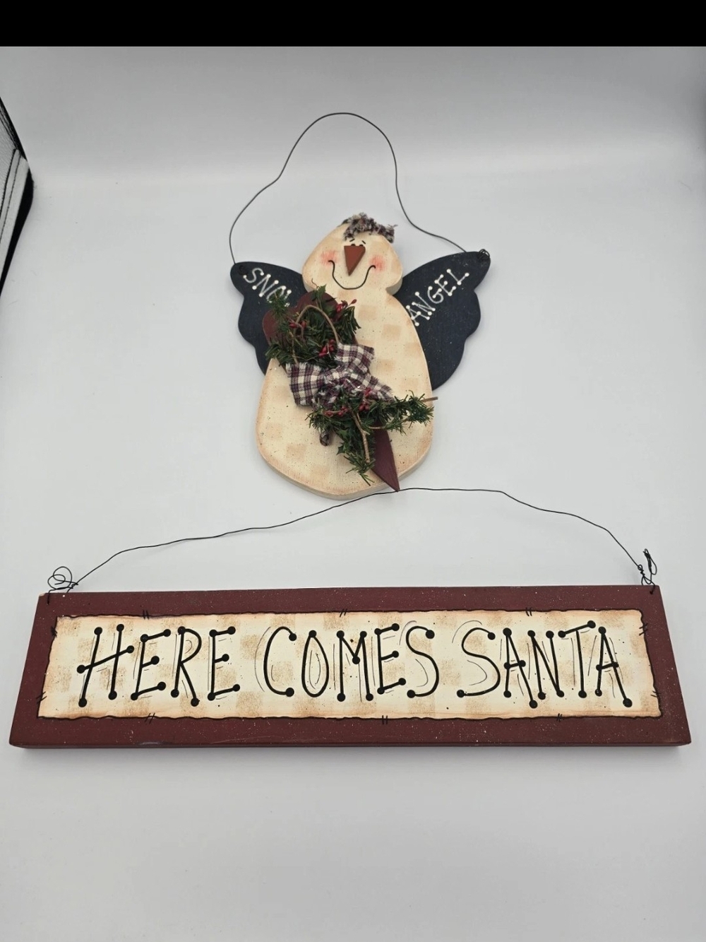 Here Comes Santa Rustic Red Holiday Wall Sign with Cream Angel Accent
